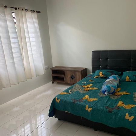 Homestay Maryam Lumut Exterior photo
