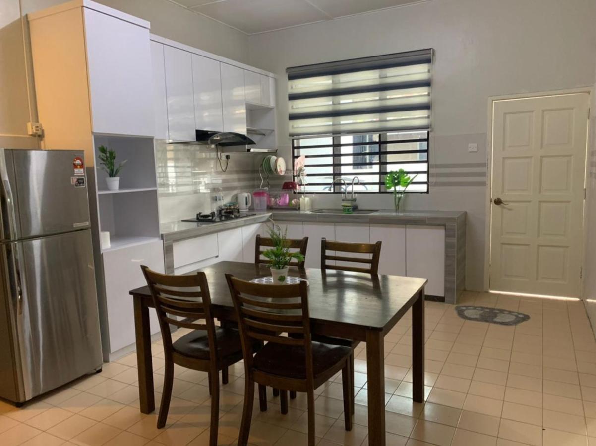 Homestay Maryam Lumut Exterior photo