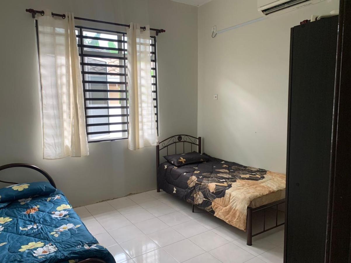 Homestay Maryam Lumut Exterior photo